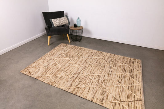 Natural wool rug with beige diamond lattice pattern, flatweave texture