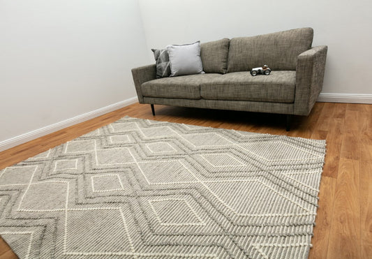 Modern wool rug in silver gray with geometric lattice pattern, flatwoven surface