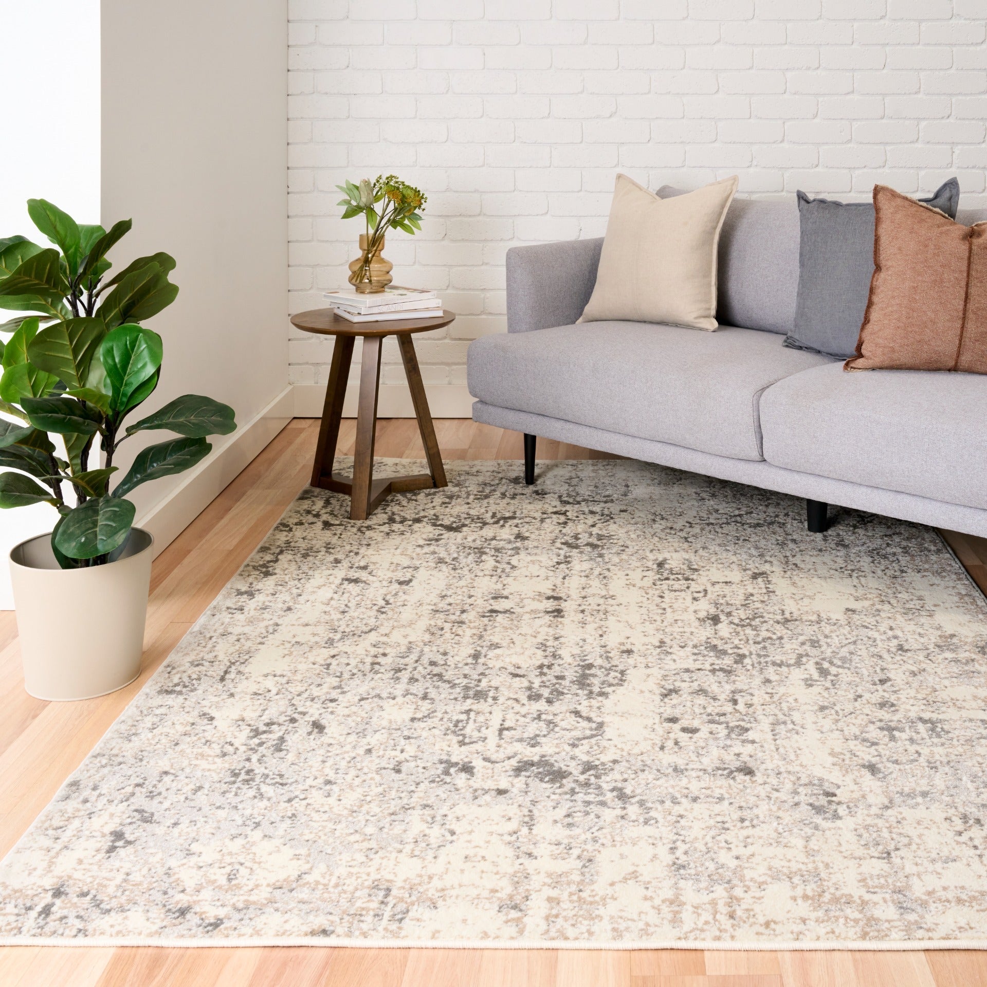ARUBA 6908 area rug with distressed abstract light beige and gray pattern