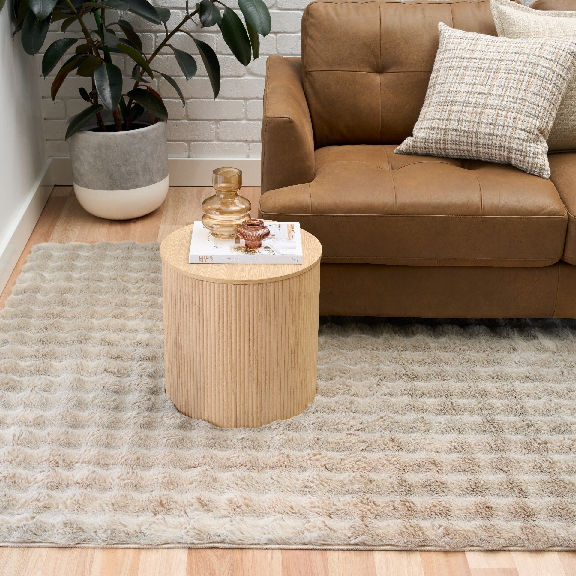 Poppi Light Beige.